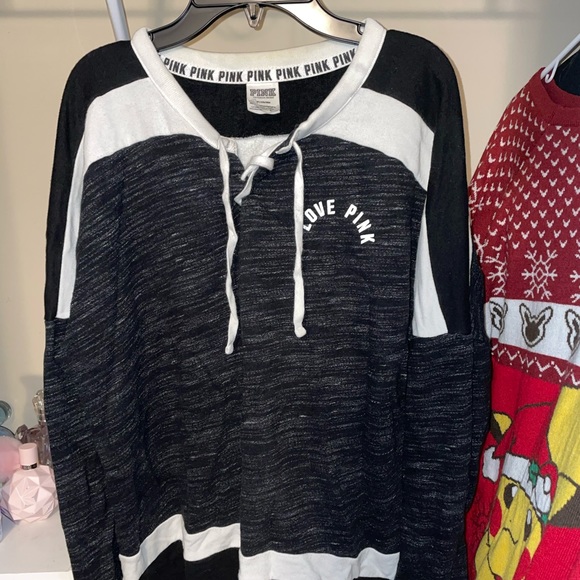 ✨SOLD✨ VS PINK Varsity Crew M - Picture 1 of 4